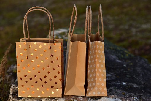 What are the Advantages of Using Paper Bags Instead of Plastic Ones For Your Business?