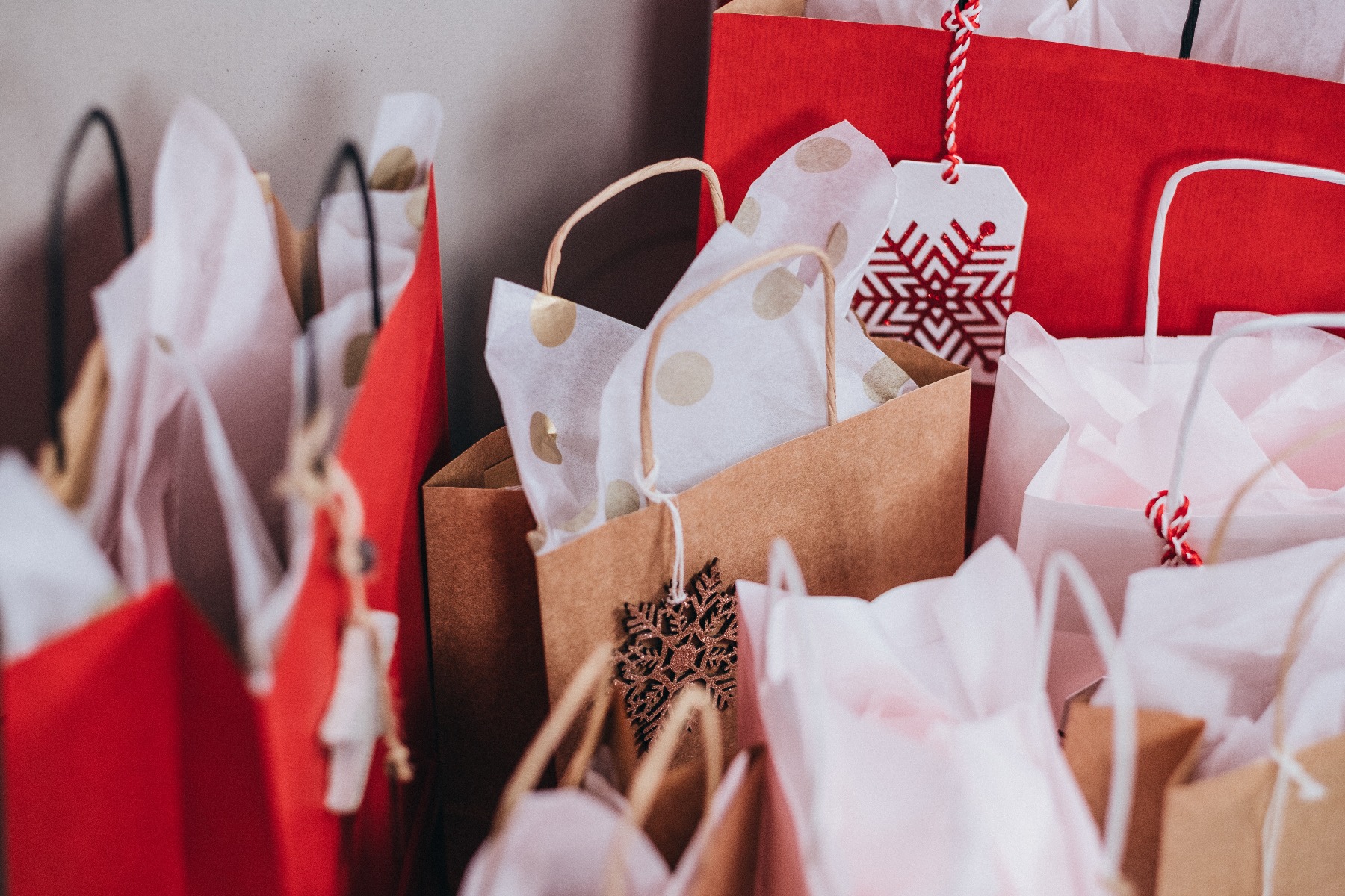 Gift Bags Vs. Gift Boxes: Which Is Best for Presents?